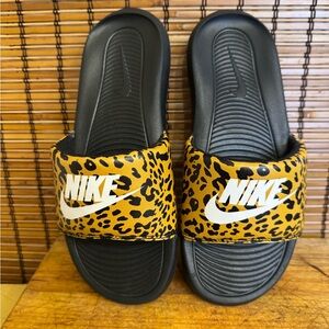 Nike Victori One Black and Chutney Leopard print Slides